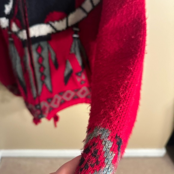 Gorgeous Wool Indigenous Wolf Hoodie - Picture 5 of 9